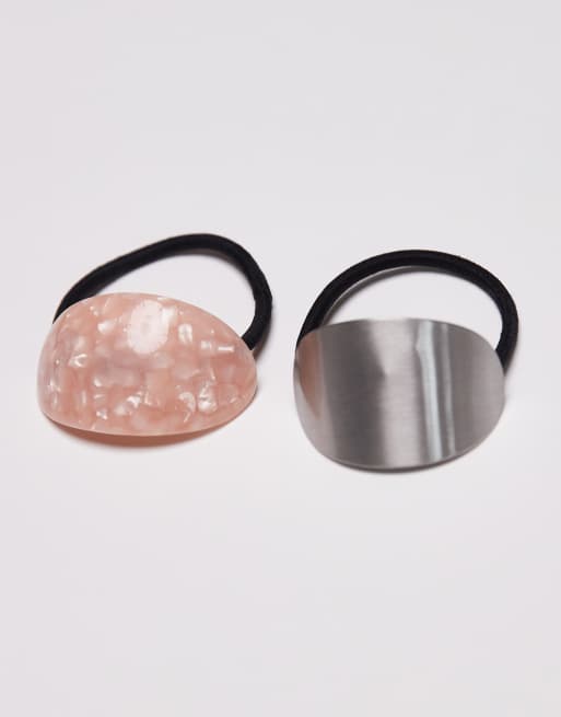 ASOS DESIGN – 2er-Pack Haarbänder mit Verzierungen aus Kunstharz und silberfarbenem Material, 4 von 4