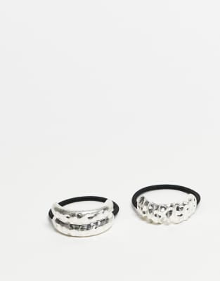 ASOS DESIGN - 2er-Pack Haargummis mit gehämmertem Design in Silber mit Used-Optik