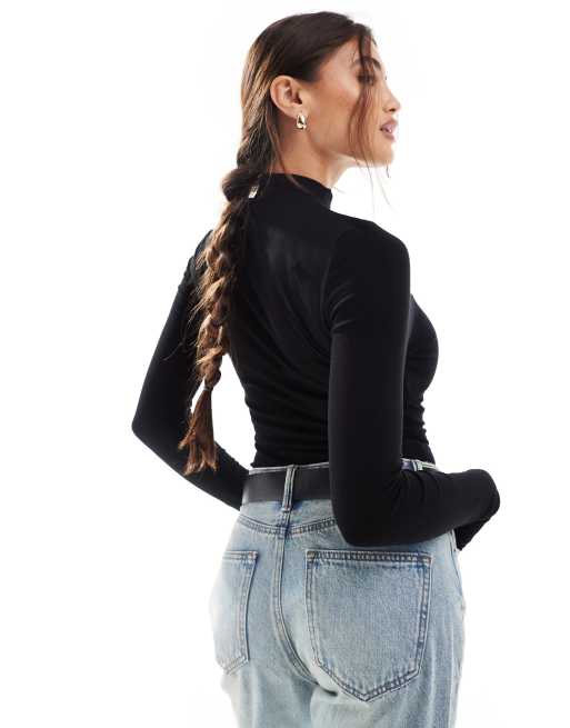 ASOS DESIGN – 2er-Pack langärmlige Bodys in Schwarz und Weiß mit Stehkragen, 2 von 4