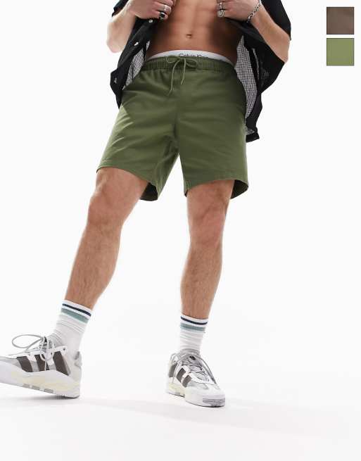 ASOS DESIGN – 2er-Pack mittellange Chino-Shorts mit engem Schnitt in Khaki und Dunkelbraun 