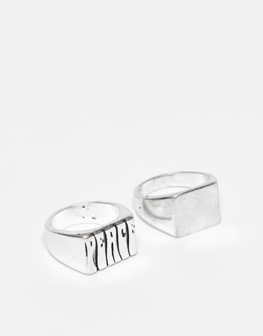 ASOS DESIGN – 2er-Pack schmale Siegelringe in polierter Silberoptik mit „Peace“-Detail im 70er-Stil