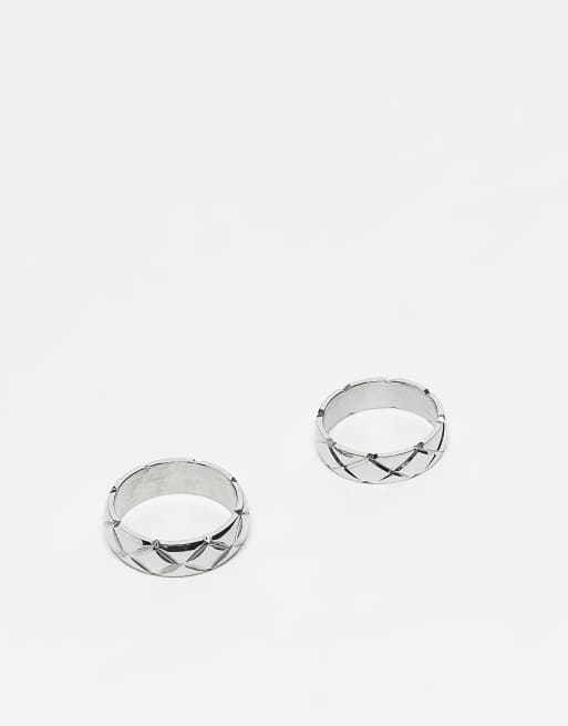 ASOS DESIGN – 2er-Pack silberfarbener Bandringe aus wasserabweisendem Edelstahl mit Prägung