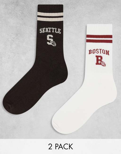 ASOS DESIGN 2er Pack Sportsocken in Ecru und Braun mit Boston und Seattle Grafik