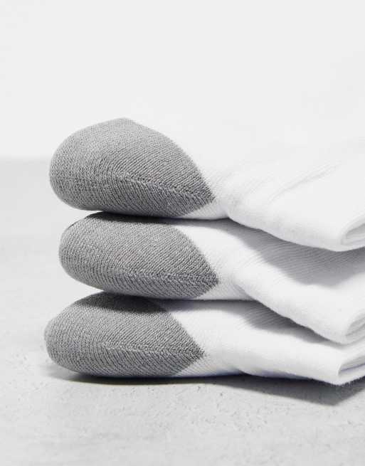 ASOS DESIGN 3 pack sports sock in white with gray heel and toe detail, 3 of 4