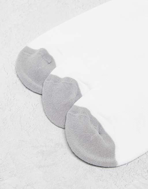 ASOS DESIGN 3 pack sports sock in white with grey heel and toe detail, 2 of 4