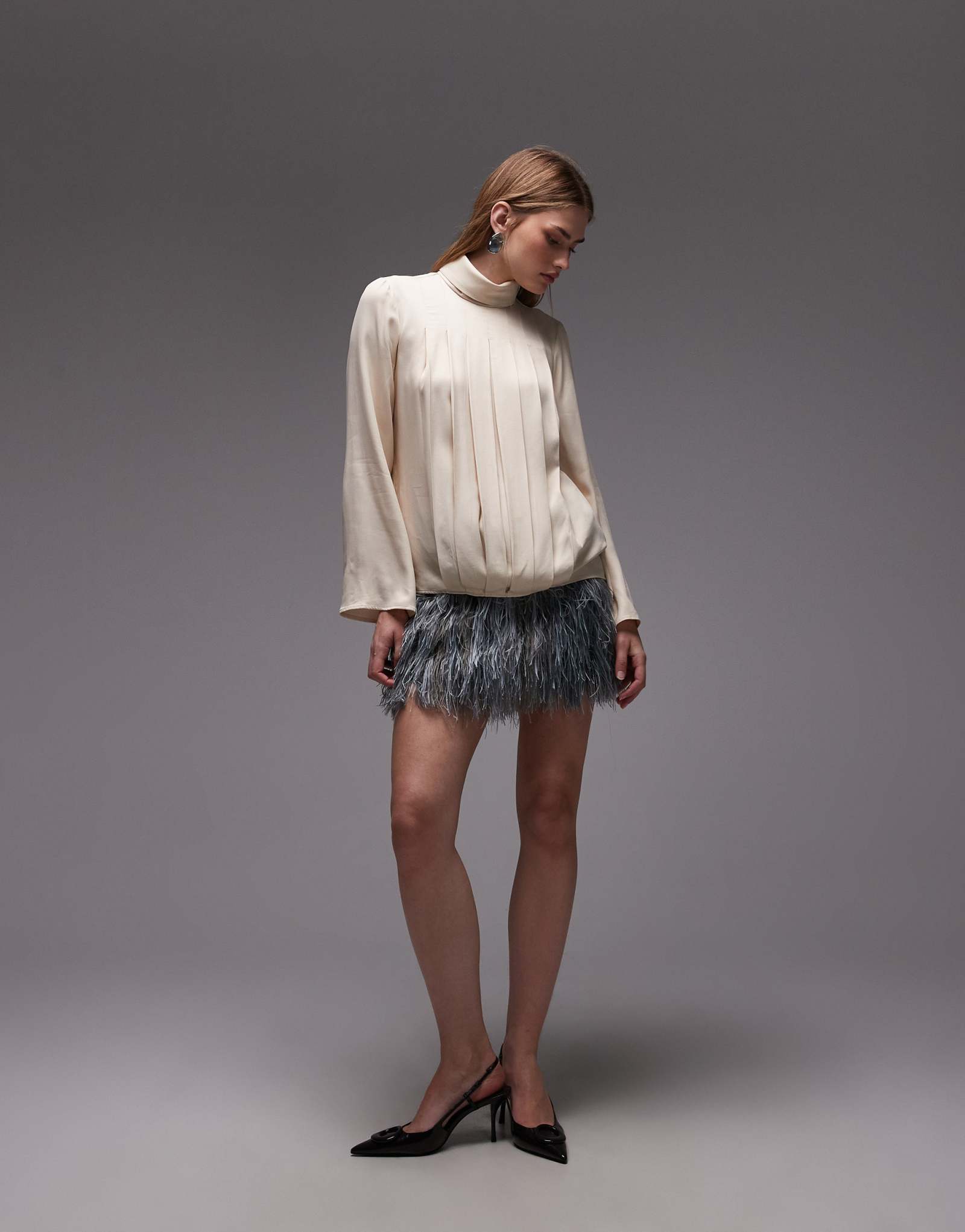 Мини-юбка ASOS DESIGN с 3D-бахромой и ламбрекеном серого цвета