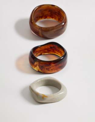 ASOS DESIGN - 3er-Pack Armreifen aus Kunstharz in Bernstein und Braun-Bunt