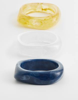 ASOS DESIGN - 3er-Pack Armreifen aus Kunstharz in Transparent und Blau-Bunt