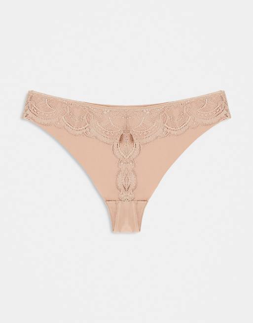 ASOS DESIGN – 3er-Pack sich nicht abzeichnende Spitzen-Tangas in Beige, 3 von 4