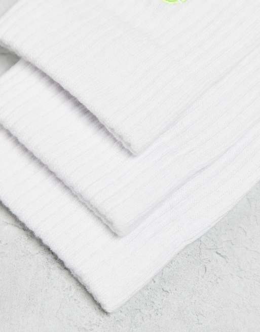 ASOS DESIGN – 3er-Pack Socken in Weiß mit Tennis-Stickerei, 3 von 4