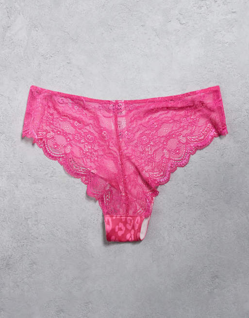 ASOS DESIGN – 3er-Pack unsichtbare, brasilianische Slips in Rosa und Rot mit Leoparden- und Herzmuster, 3 von 3