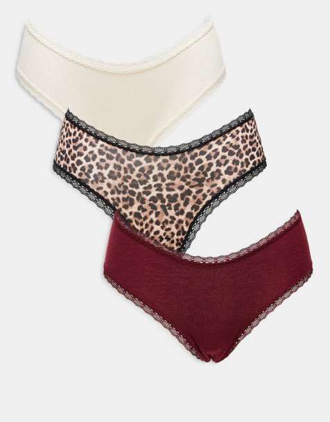 ASOS DESIGN – 3er-Pack Unterhosen mit Leopardenmuster, in geripptem Burgunderrot und in Cremeweiß mit Durchbruchmuster - view 1