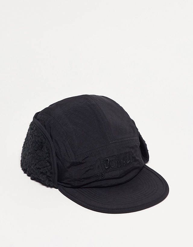 ASOS DESIGN - 5 panel ear flap cap with borg lining in black