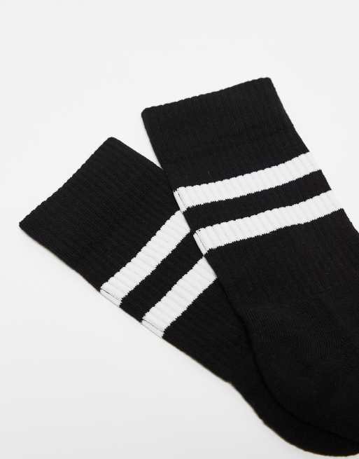 ASOS DESIGN – 5er-Pack Sportsocken in Schwarz mit weißen Streifen, 2 von 4