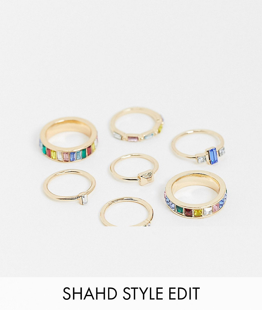 ASOS DESIGN – 7-pack guldfärgade ringar med flerfärgade stenar