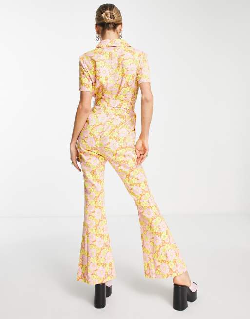 ASOS DESIGN – 70-talsblommig jumpsuit i twill med utsvängda ben, 2 av 4