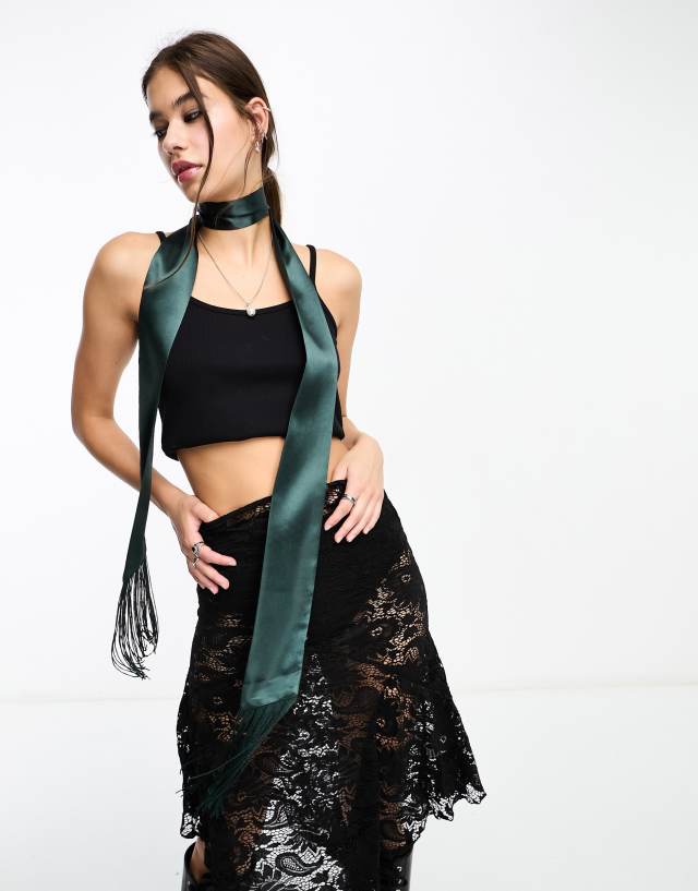 ASOS DESIGN - 70s skinny scarf with tassels in dark green