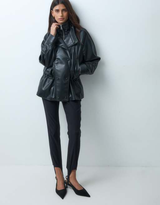 ASOS DESIGN 80'er læderlook-jakke med dobbeltlag og indsnøret talje i sort, 2 af 4