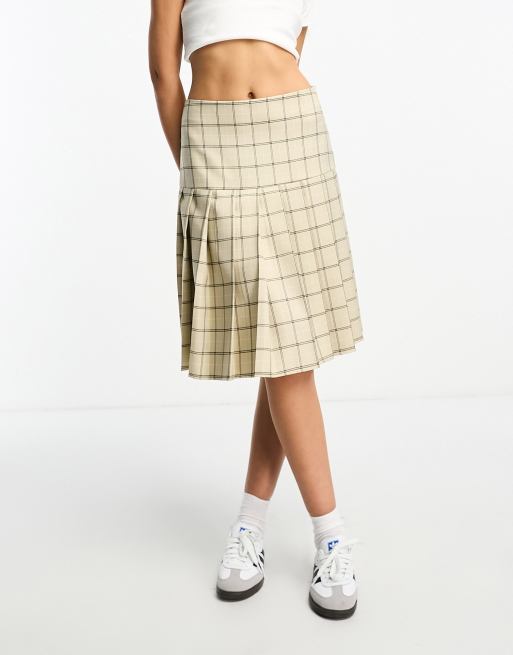 Mid length pleated outlet skirts