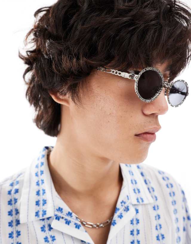 ASOS DESIGN - 90's oval sunglasses with chain link detail in silver