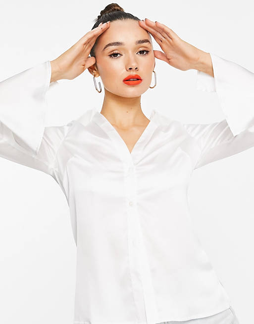 Tops Shirts & Blouses/90s slim fit satin shirt in ivory 