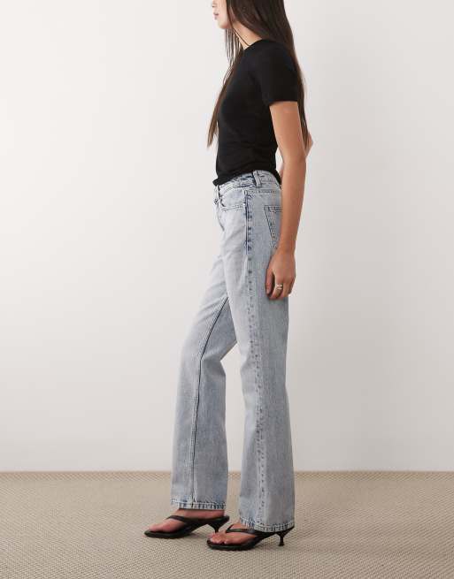 ASOS DESIGN 90s straight jeans with crease detail in lightwash blue, 2 of 5