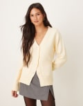 [ASOS DESIGN] ASOS DESIGN a line boyfriend cardigan with pocket detail in buttermilk-Yellow L Buttermilk