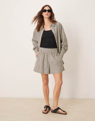 ASOS DESIGN ASOS DESIGN A-line pull on shorts co-ord in mono stripe-Multi
