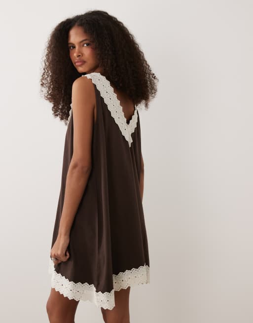 ASOS DESIGN – A-Linien-Minikleid in Braun mit Spitzenbesatz in Weiß, 4 von 4
