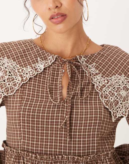 ASOS DESIGN - Aangerimpelde geruite mini jurk met oversized kraag en kanten randjes in lichtbruin, 3 van 4
