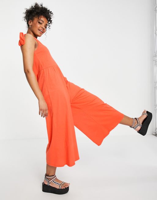 ASOS DESIGN - Aangerimpelde jumpsuit met gestrikte schouders in fel oranje