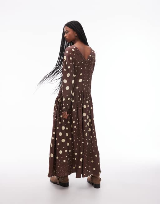 ASOS DESIGN - Aangerimpelde maxi jurk met verlaagde taille en stippen in chocoladebruin/donkerbruin, 3 van 4