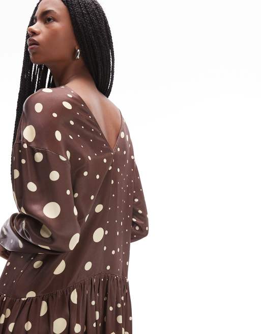 ASOS DESIGN - Aangerimpelde maxi jurk met verlaagde taille en stippen in chocoladebruin/donkerbruin, 4 van 4