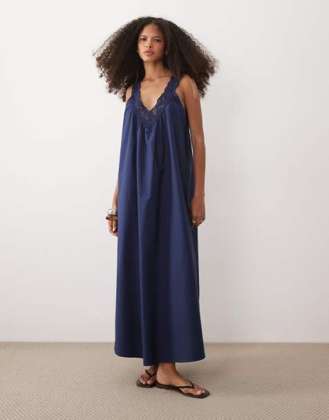 ASOS DESIGN - Aangerimpelde midaxi jurk van poplin met V-hals en kanten laag in marineblauw - view 1
