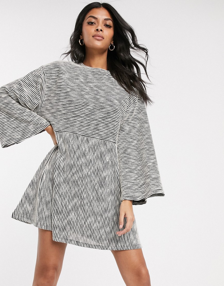 ASOS DESIGN - Aangerimpelde mini-jurk in swingstijl in gemêleerd grijs