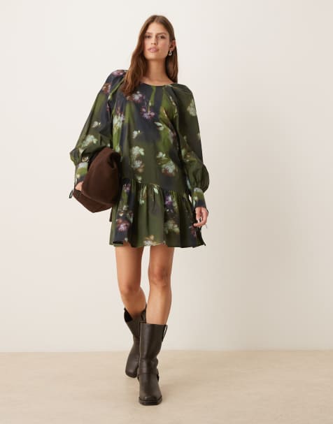 ASOS DESIGN - Aangerimpelde mini-jurk met strikdetail aan de achterkant in kaki met bloemenprint - view 1