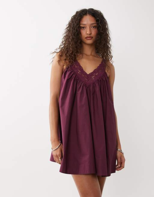 ASOS DESIGN - Aangerimpelde mini jurk van poplin met V-hals en kanten rand in wijnrood , 4 van 4