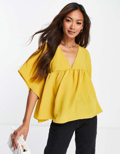 ASOS DESIGN - Aangerimpelde top met V-hals in mosterdgeel