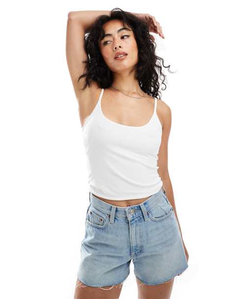 ASOS DESIGN - Aansluitend dubbellaags hemdje van soepelvallende stof in ivoor - view 1