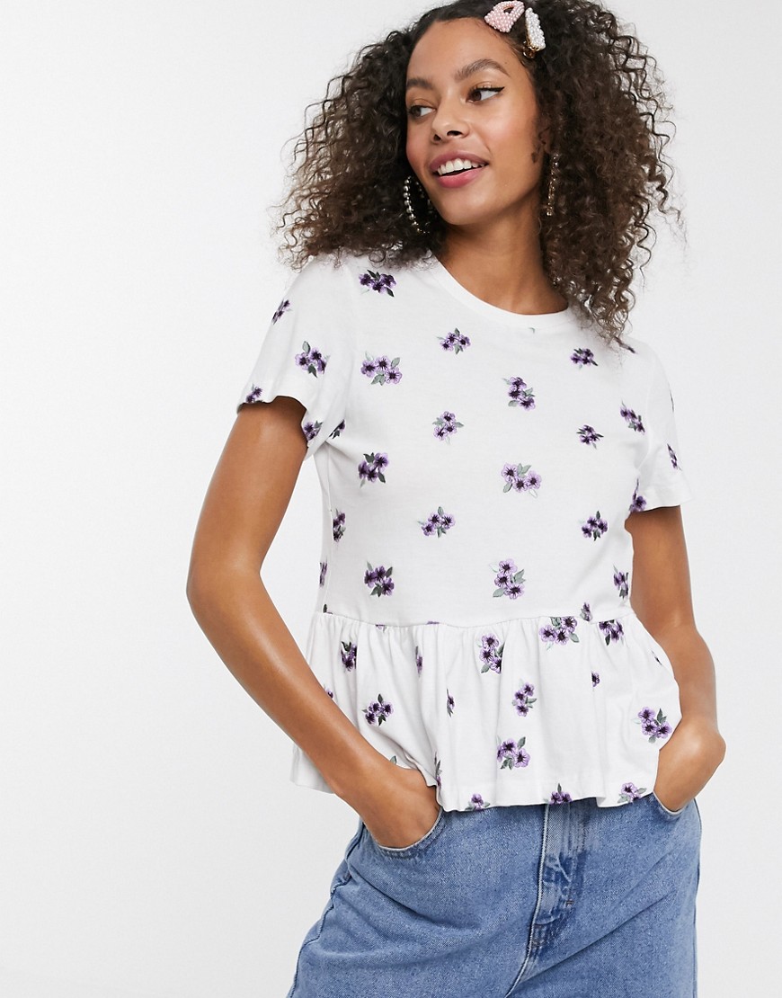 ASOS DESIGN - Aansluitend en aangerimpeld T-shirt met bloemenborduursel-Wit
