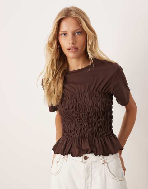 ASOS DESIGN - Aansluitend katoenen T-shirt met gesmokte taille in chocoladebruin - view 1