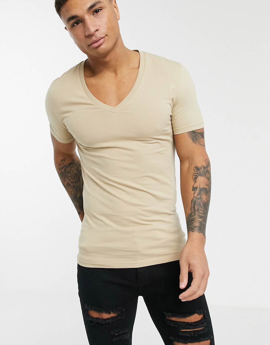 ASOS DESIGN - Aansluitend T-shirt met V-hals in beige