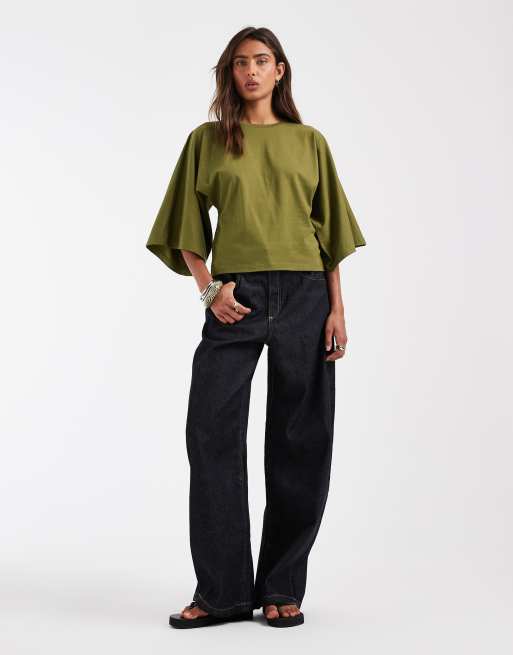 ASOS DESIGN - Aansluitend T-shirt met vleermuismouwen in kaki, 2 van 4