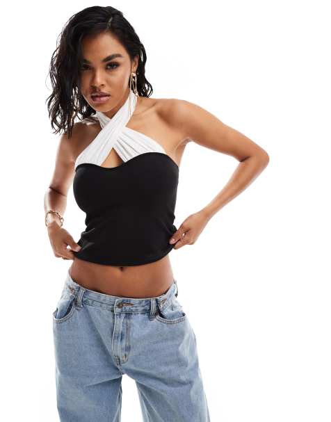 ASOS DESIGN - Aansluitende top met gekruiste, contrasterende witte halternek van mesh in zwart - view 1