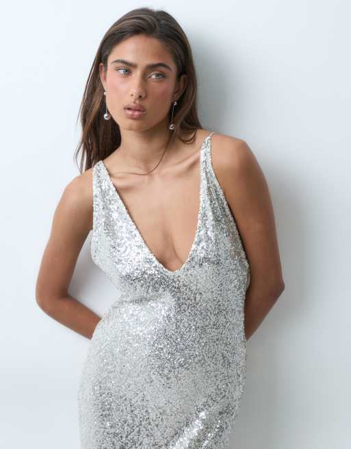 ASOS DESIGN abito lungo in paillettes con scollo a barchetta e scollo profondo argento, 5 di 5