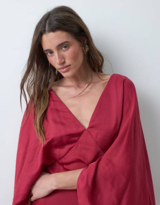 ASOS DESIGN abito lungo in raso svasato con maniche a pipistrello e taglio sbieco in magenta, 4 di 5