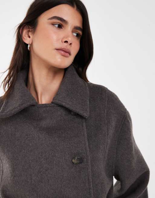 ASOS DESIGN - Abrigo corto color moca con cinturón bajo de mezcla de lana, 3 de 4