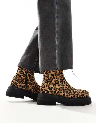 ASOS DESIGN - Achieve - Flache Lederstiefel mit Leopardenmuster-Bunt