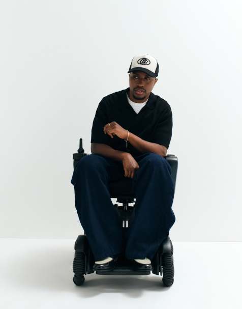 ASOS DESIGN Adaptiv strikket poloshirt i sort - view 1