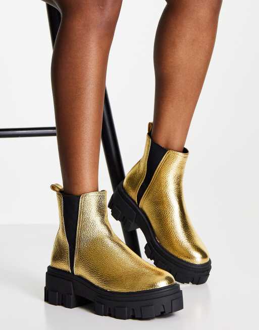 ASOS DESIGN Addy Chelsea Boots in Gold mit dicker Sohle ASOS